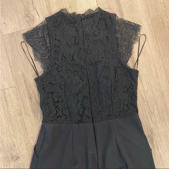 V neck lace jumpsuit - Picture 2 of 4